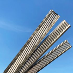 S nerezovým rámečkem